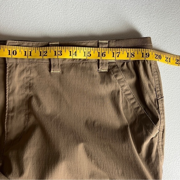 Duluth Trading Men's Nylon Cargo Pants Tan/Brown Elastic Waist Size 18x33 - Picture 7 of 9